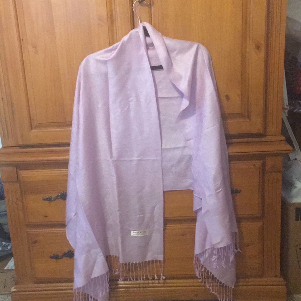 BNWOT Lilac Pashmina